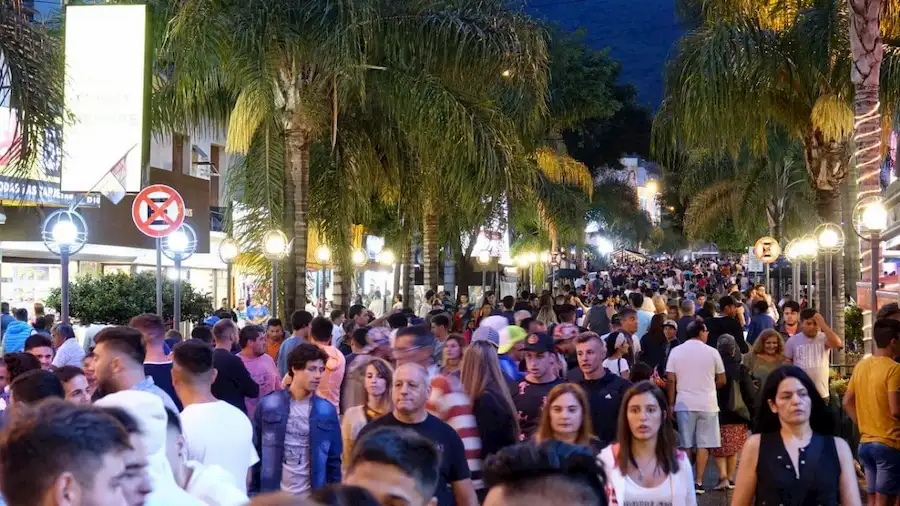 centro peatonal de carlos paz