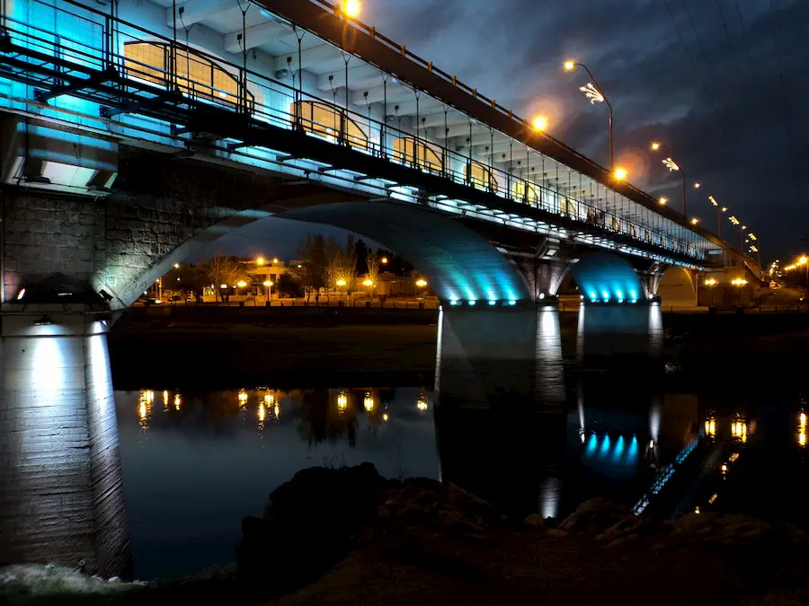 puente uruguay conocido como puente de las luces en carlos paz