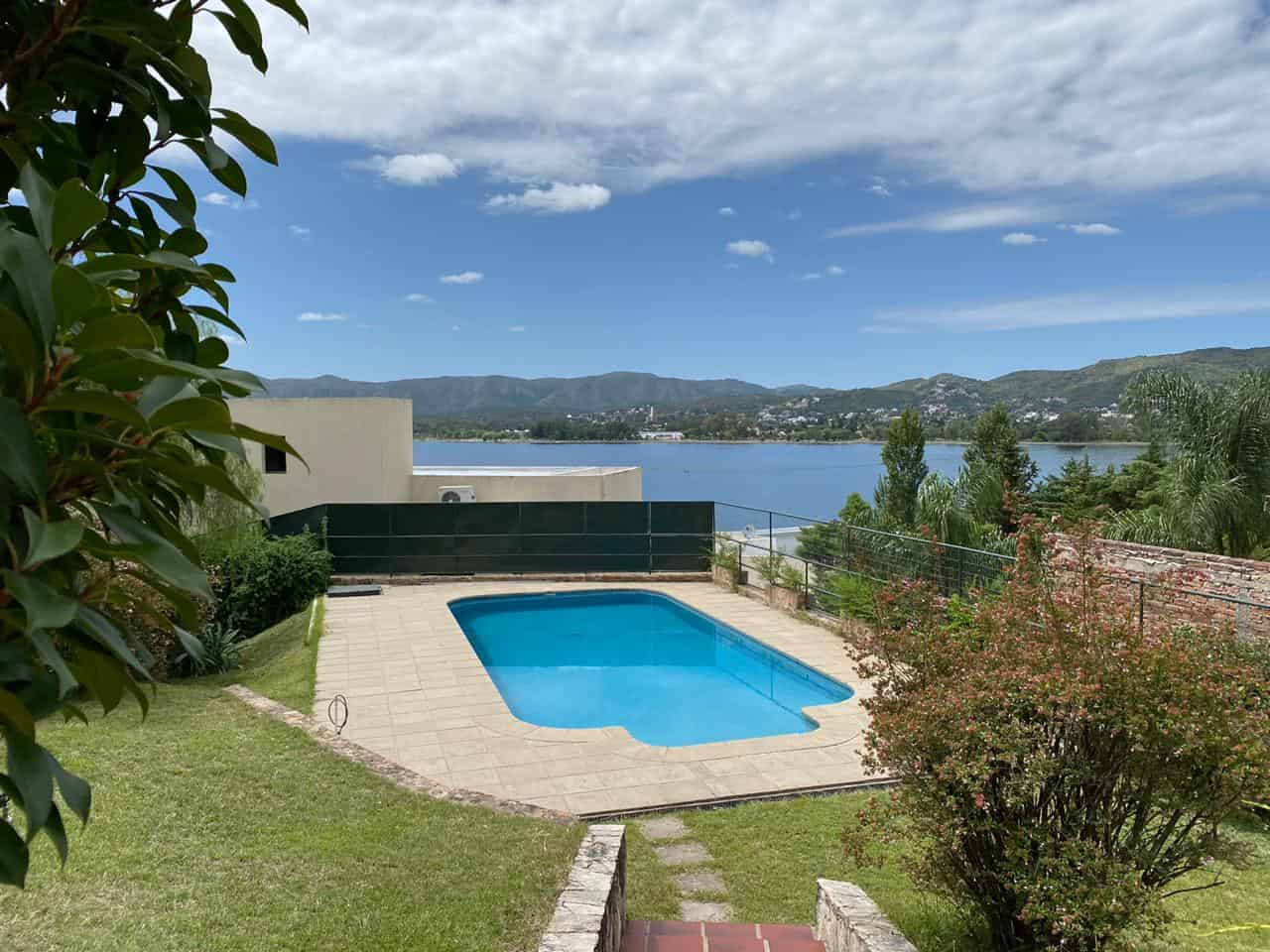 MMLUISA Inmobiliaria en Carlos Paz - Venta de Casa en Villa Carlos Paz -  Villa del Lago - 5 dormitorios